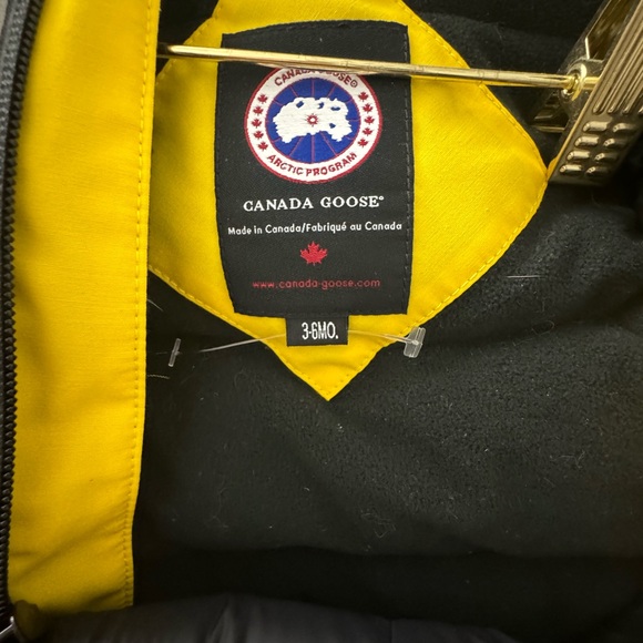 Canada Goose snowsuit 3-6mos new with out tags - Picture 10 of 10